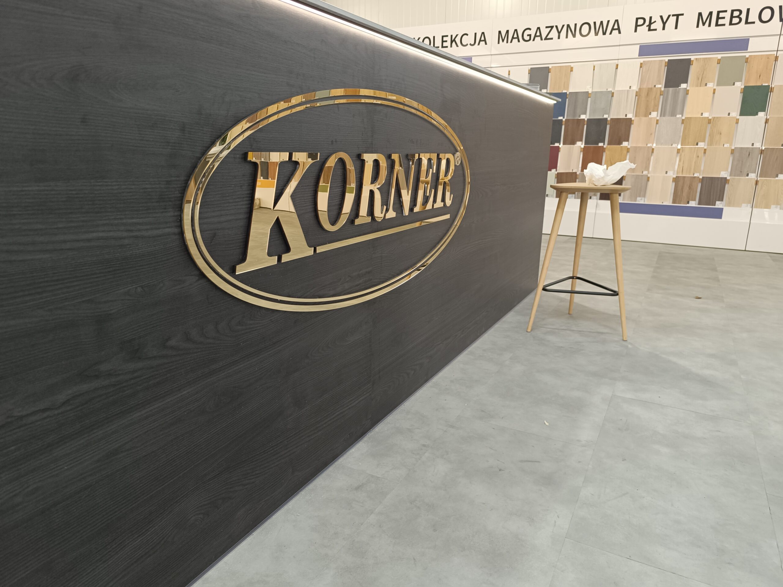 Złote logo 3D Korner wykonane przez Agencję Reklamy Gawlikowski w Radomsku.