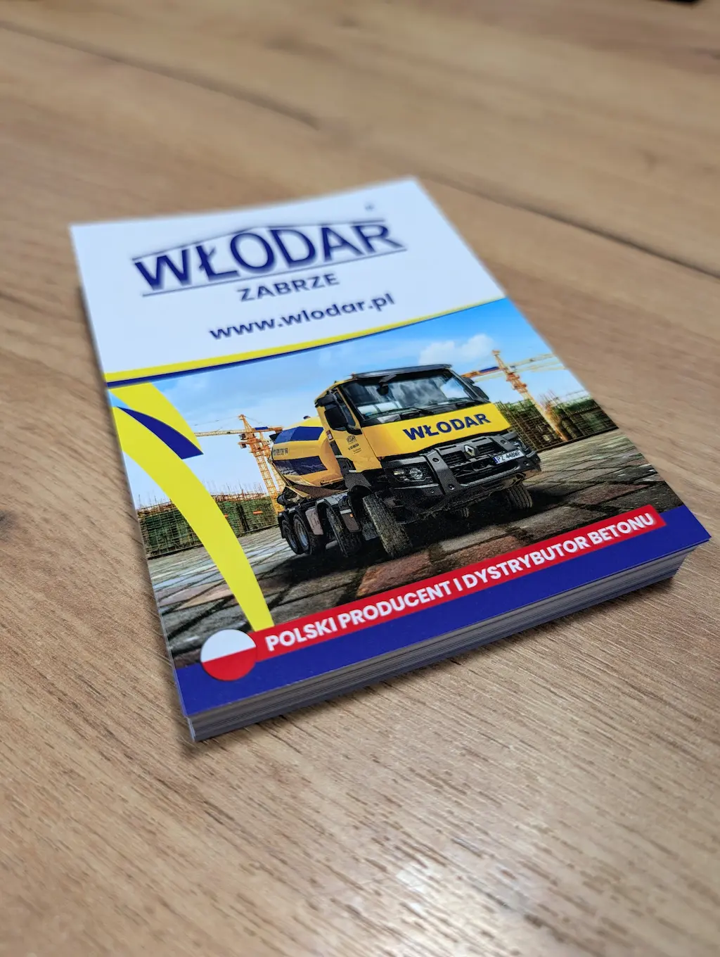 Eleganckie ulotki A6 foliowane z profesjonalnym nadrukiem reklamowym
