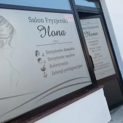 Oklejanie witryny folią szronową z grafiką dla Salon Fryzjerski Ilona Przedbórz
