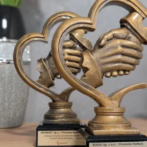 Personalizowane statuetki okolicznościowe Promotor Kultury Miasto Radomsko ze złotymi tabliczkami