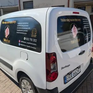 Oklejanie samochodu Citroen Berlingo folią polimerową z reklamą Mobilny Pazur Angelika Kowalska